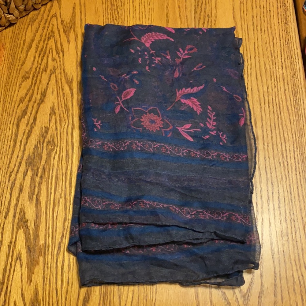 Bundle of (3) Scarves - Picture 6 of 10